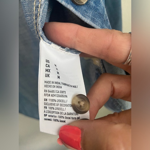 NWOT, American Eagle Boyfriend Fit Chambray Button Up Long Sleeves Shirt Size M - Picture 6 of 14